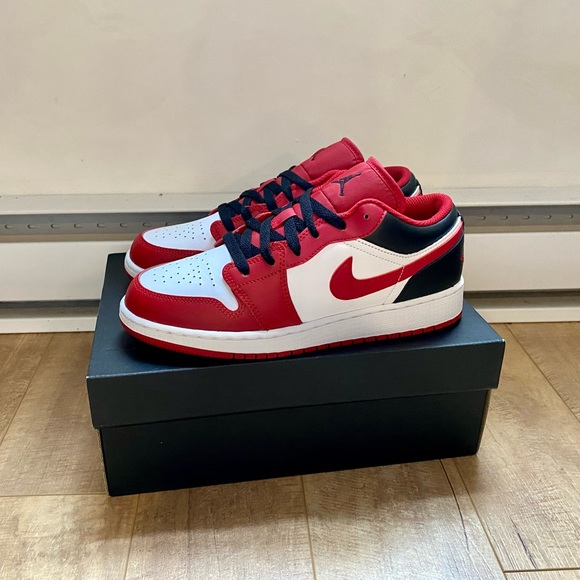 Jordan 1 Low - Bulls / 7 Women - Picture 1 of 5